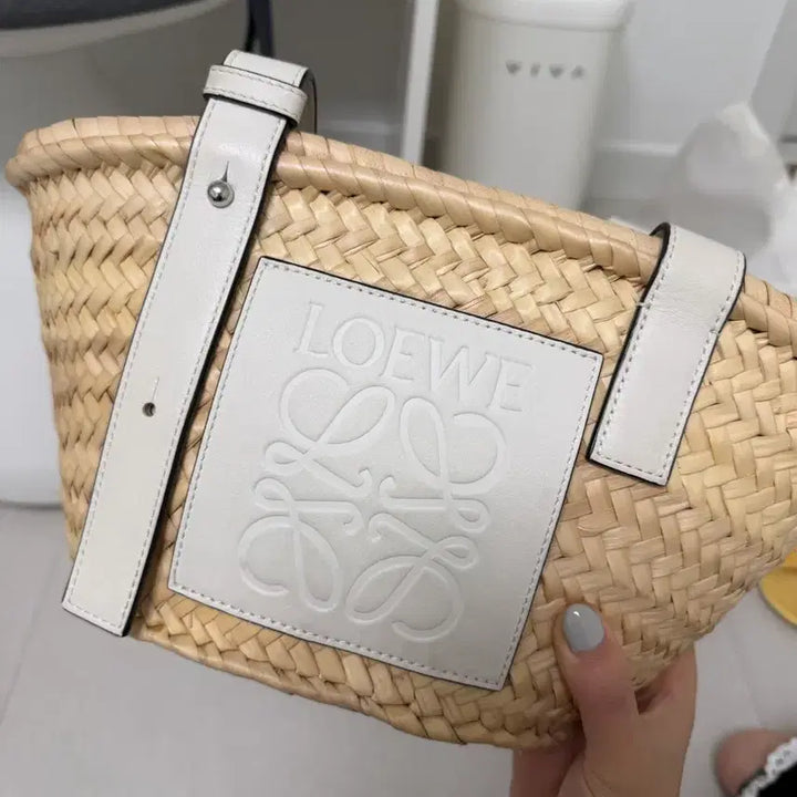 [BUNJANG] Loewe Raffia Basket Bag White Small / 로에베 라탄 바스켓백 화이트 (스몰)