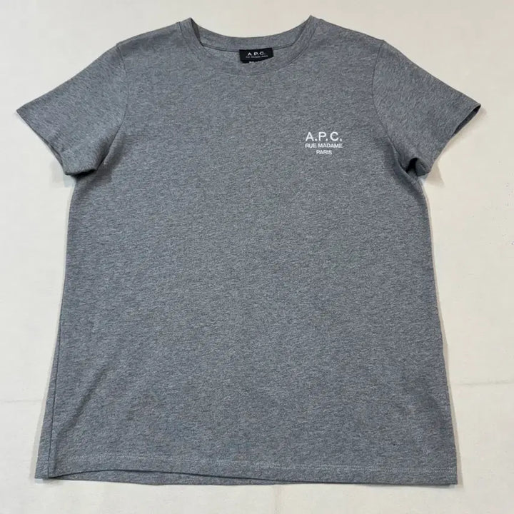 [BUNJANG] A.P.C. Embroidered Logo Grey T-Shirt (Size L) / L) 아페쎄 A.P.C. 자수로고 그레이 반팔 티셔츠