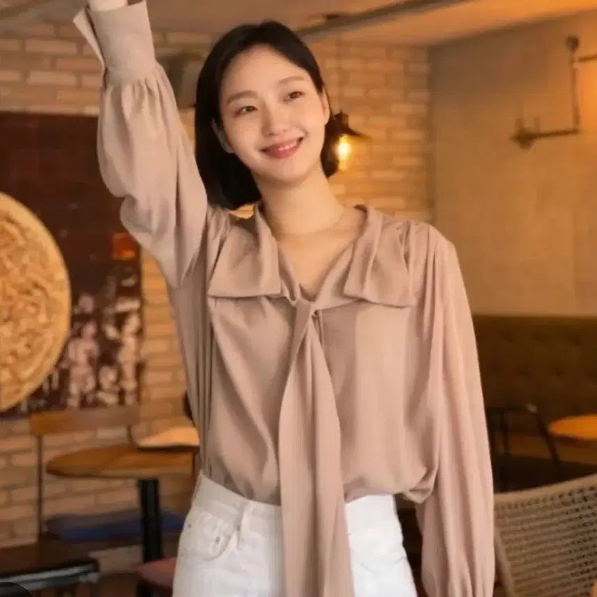 [BUNJANG] NiceHong Kara Ribbon Blouse / 나이스홍 제작 카라리본 블라우스
