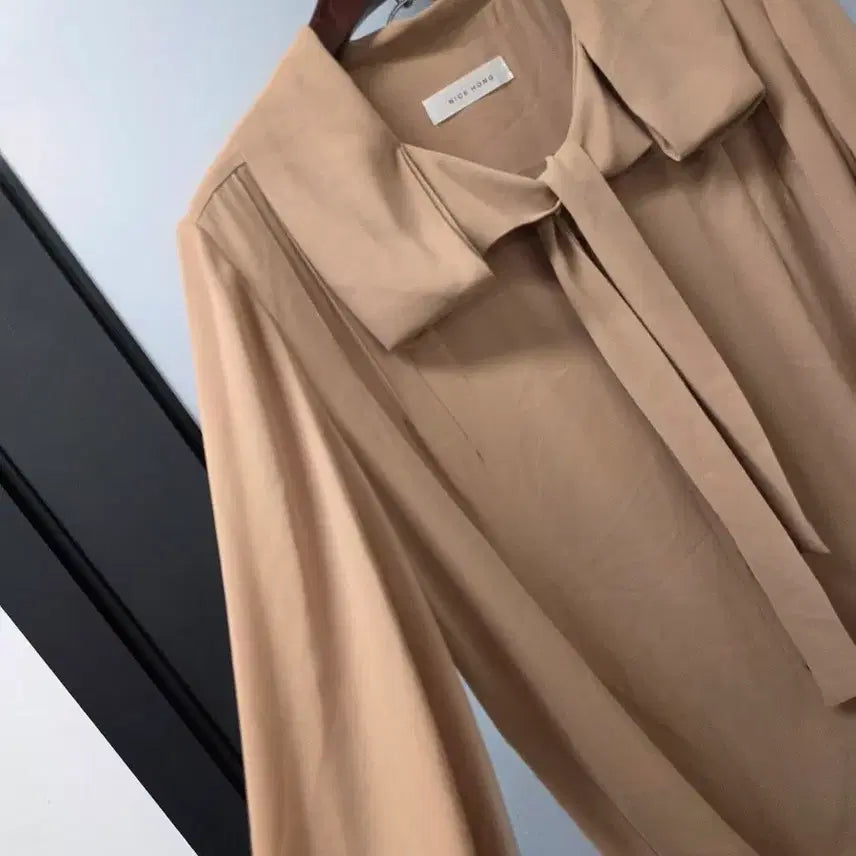 [BUNJANG] NiceHong Kara Ribbon Blouse / 나이스홍 제작 카라리본 블라우스