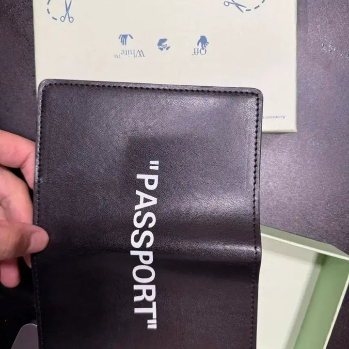 [BUNJANG] Off-White Virgil Abloh Passport Holder Full Box / 오프화이트 여권지갑 (버질 아블로) 풀박스