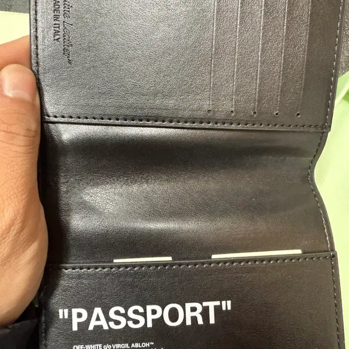 [BUNJANG] Off-White Virgil Abloh Passport Holder Full Box / 오프화이트 여권지갑 (버질 아블로) 풀박스