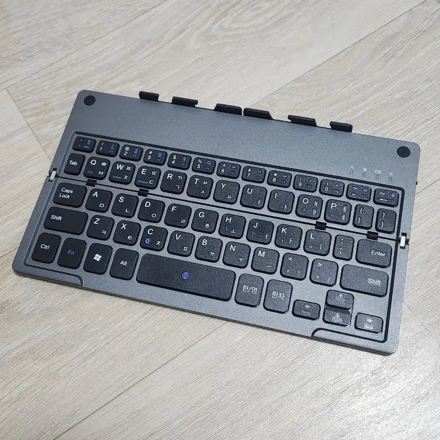 [BUNJANG] Foldable Bluetooth Keyboard Gray / 접이식 블루투스 키보드 그레이