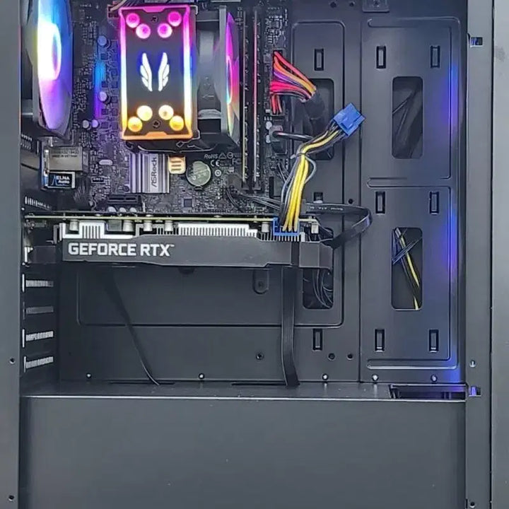 [BUNJANG] Black &amp; White Gaming Desktop PC - Intel i5 9400F / RTX 2060 / 블랙&amp;화이트 공냉 게이밍 컴퓨터 본체 i5 9400F/RTX 2060