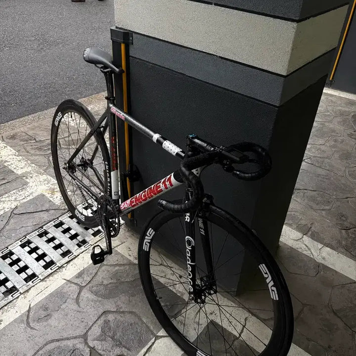 [BUNJANG] Crit.D Full Cover Frame Upgrade Set with Wheelset, Stem, Handlebar, Saddle, Seatpost, Pedals, and Speedometer / 크릿디 커버업 완치 판/대