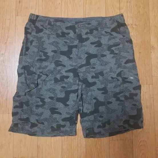 [BUNJANG] Columbia Waterproof Lightweight Camo Cargo Shorts / (정품/새상품급)컬럼비아 방수 얇은 냉감용 카모 카고 반바지32~33인치