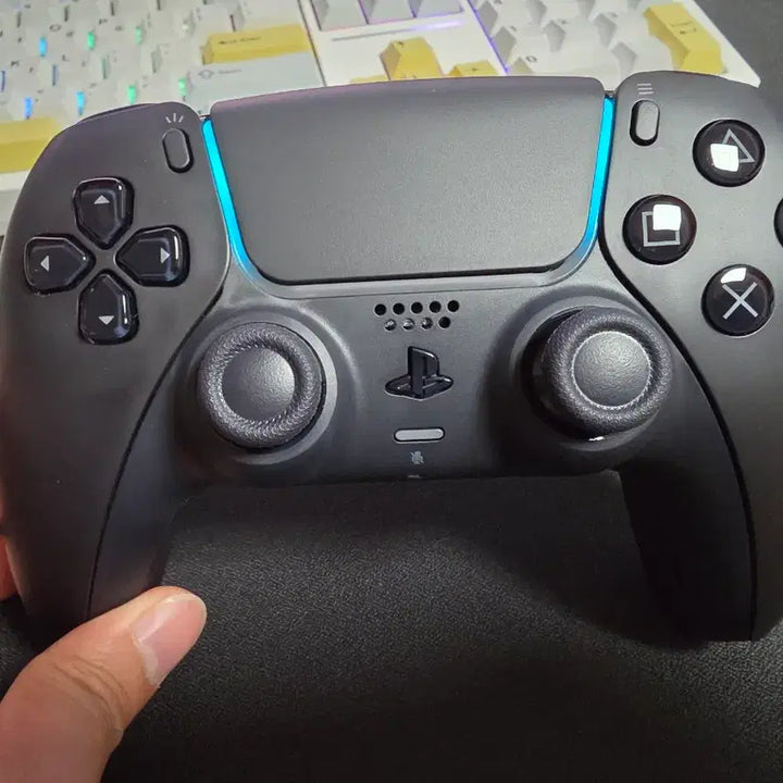 [BUNJANG] PlayStation 5 DualSense Controller Black (USB-C Cable Included) / PS5 듀얼센스 PC 블랙 (C타입케이블) 미사용 단순개봉품