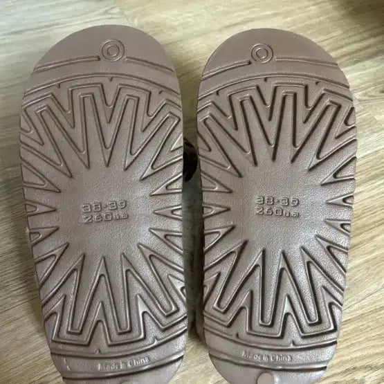 [BUNJANG] Hello Kitty Brown Leopard Ribbon Fur Slippers / 헬로키티 퍼 슬리퍼 브라운 레오파드 리본