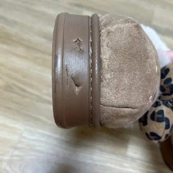 [BUNJANG] Hello Kitty Brown Leopard Ribbon Fur Slippers / 헬로키티 퍼 슬리퍼 브라운 레오파드 리본