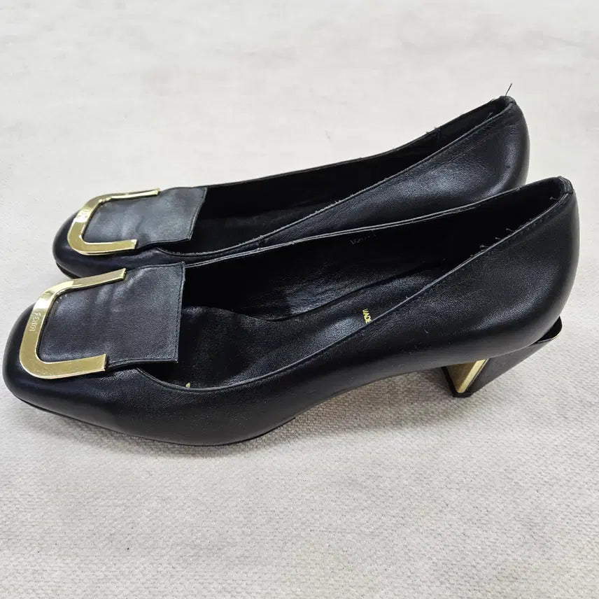 [BUNJANG] Fendi Gold-Tone Buckle Leather Pumps / 40 펜디 골드 톤 버클 가죽 펌프스 0619Y2