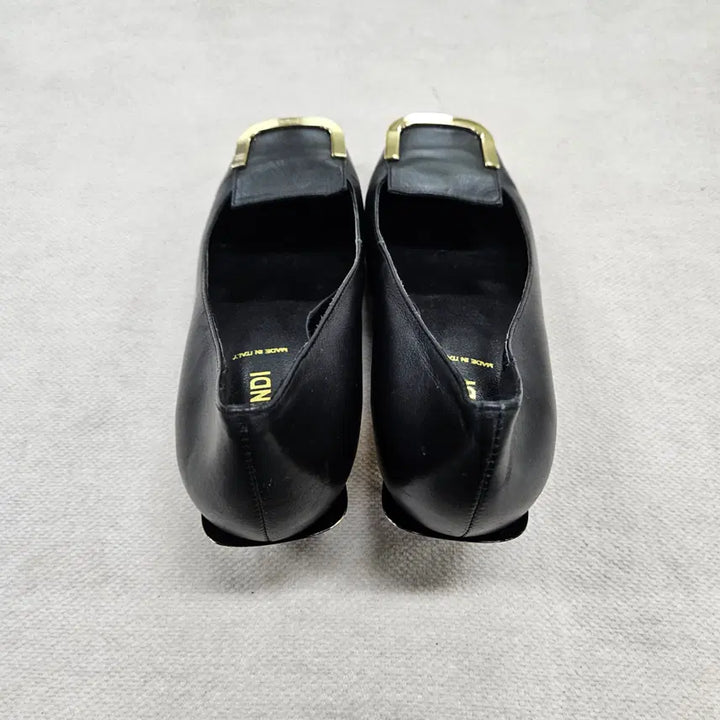 [BUNJANG] Fendi Gold-Tone Buckle Leather Pumps / 40 펜디 골드 톤 버클 가죽 펌프스 0619Y2