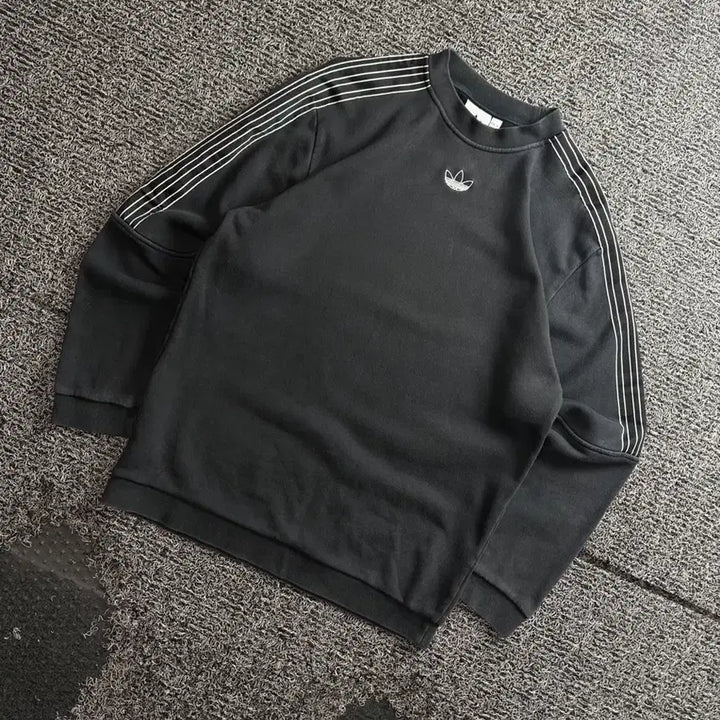 [BUNJANG] Adidas Sideline Crewneck Sweatshirt / 아디다스 사이드라인 크루넥 맨투맨 5068