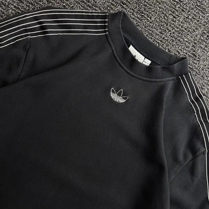 [BUNJANG] Adidas Sideline Crewneck Sweatshirt / 아디다스 사이드라인 크루넥 맨투맨 5068