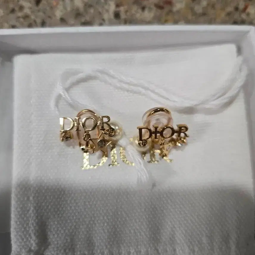 [BUNJANG] Dior Pearl Star Charm Earrings Touch Gold / 정품  새상품  디올 진주 별 장식 귀걸이 터치 골드