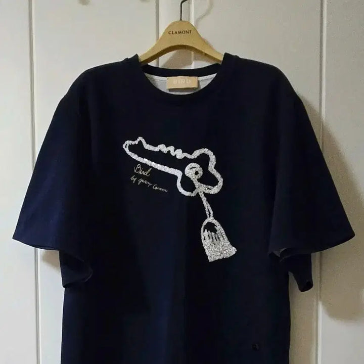 [BUNJANG] Bird By Juicy Couture Embroidered Key Short Sleeve T-Shirt Navy / 버드바이쥬시꾸뛰르 열쇠 자수 반팔 티셔츠 네이비