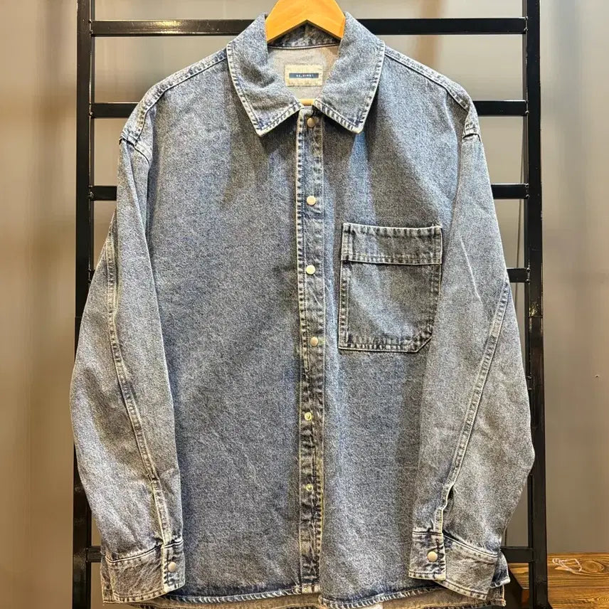 [BUNJANG] Mind Bridge Vintage Washed Denim Shirt / 100사이즈 마인드브릿지 빈티지 워싱 데님 셔츠 / 청남방 3.5