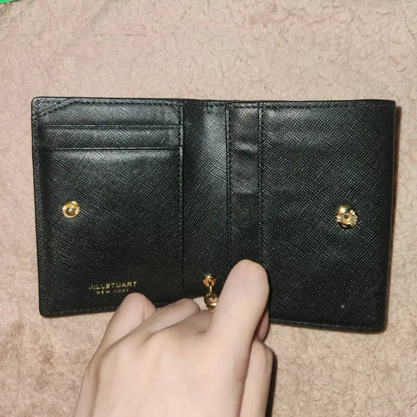 [BUNJANG] JILLSTUART Black Bifold Wallet with Heart Charm / GS반값) 질스튜어트 블랙 반지갑 하트참 팝니다.