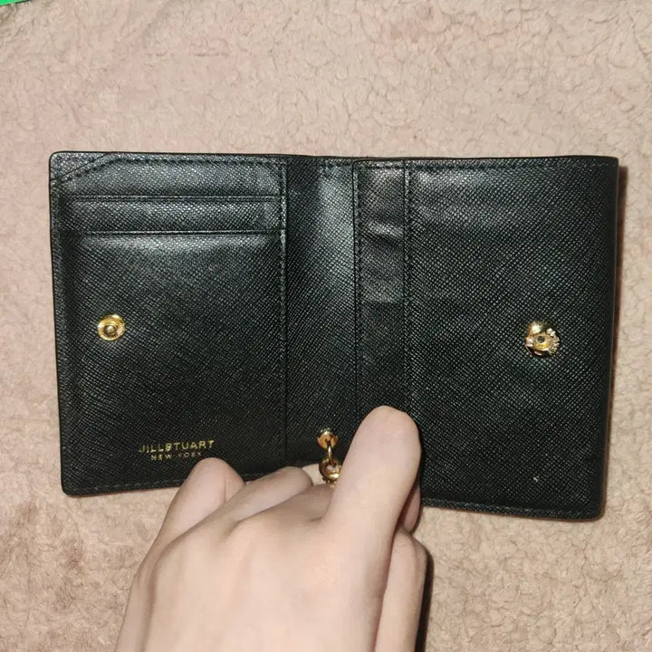 [BUNJANG] JILLSTUART Black Bifold Wallet with Heart Charm / GS반값) 질스튜어트 블랙 반지갑 하트참 팝니다.