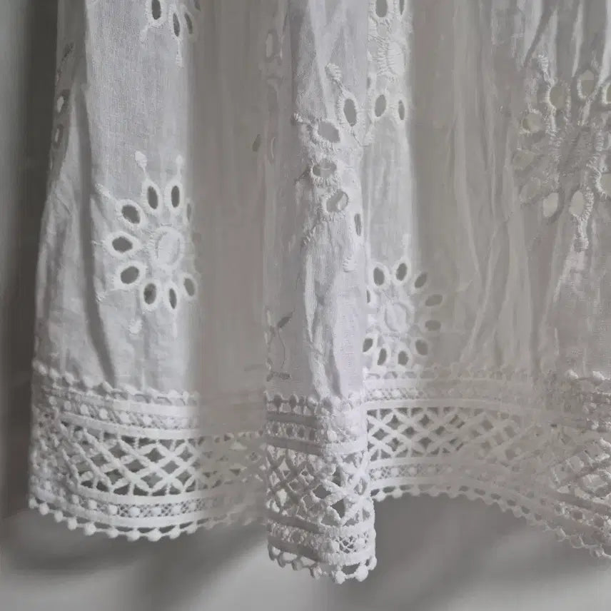 [BUNJANG] White Punching Embroidery Skirt / 화이트 펀칭자수 스커트