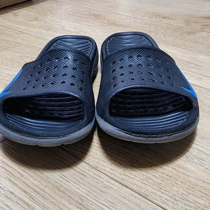 [BUNJANG] Nike Solarssoft Slide M4/W5 / [220]나이키 솔라소프트 슬리퍼/M4W5