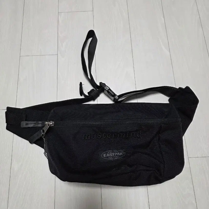 [BUNJANG] Eastpak X Mastermind Waist Bag / 이스트팩 X 마스터마인드 웨이스트백/힙색