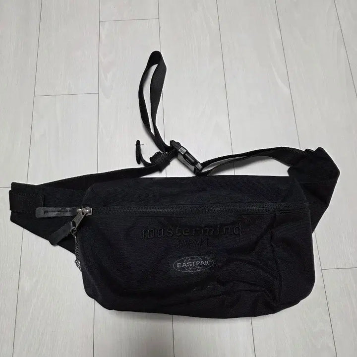 [BUNJANG] Eastpak X Mastermind Waist Bag / 이스트팩 X 마스터마인드 웨이스트백/힙색