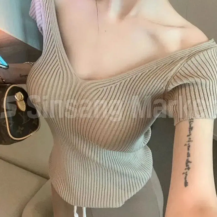 [BUNJANG] Sleek Ribbed V-Neck Knit Top / [빠른발송] 양V반팔 니트 골지 클럽 섹시 기본티 브이넥