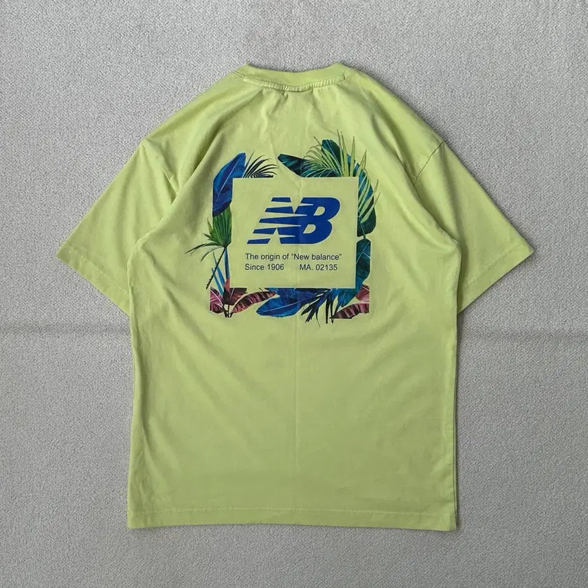 [BUNJANG] New Balance UNI Hawaiian Box Graphic Short Sleeve T-Shirt / 뉴발란스 UNI 하와이안 박스 그래픽 반팔티