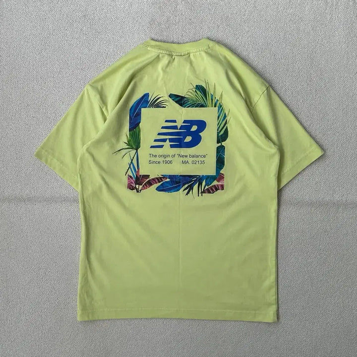 [BUNJANG] New Balance UNI Hawaiian Box Graphic Short Sleeve T-Shirt / 뉴발란스 UNI 하와이안 박스 그래픽 반팔티