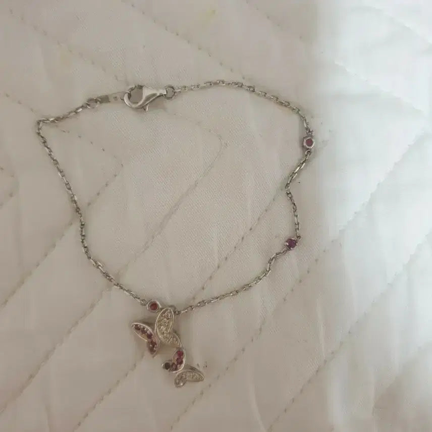 [BUNJANG] Silver Bracelet with Ruby Butterfly Pendant / 루비은팔찌