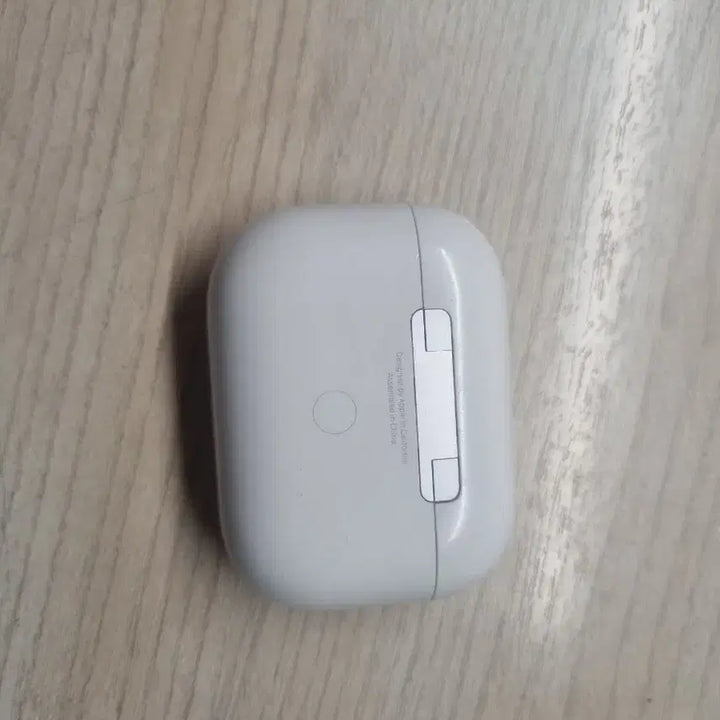 [BUNJANG] Apple AirPods Pro 1st Generation Charging Case + Charging Cable / 에어팟프로1본체+충전선(급처)