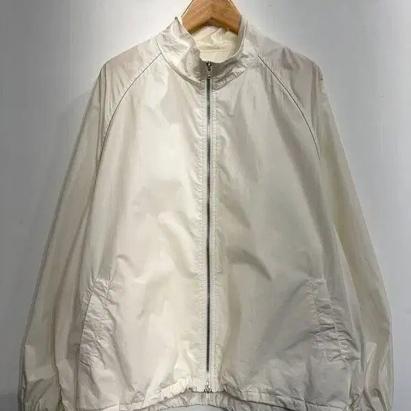 [BUNJANG] Matinkim Logo Coating Jumper Ivory / FREE 마뗑킴 로고 코팅 점퍼 아이보리