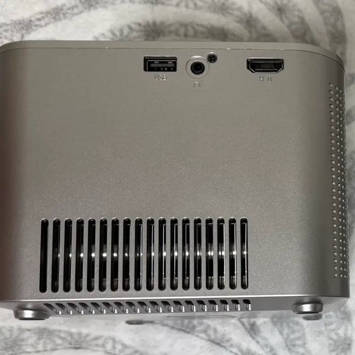 [BUNJANG] HY350 Native 1080p Projector / HY350 빔프로젝터
