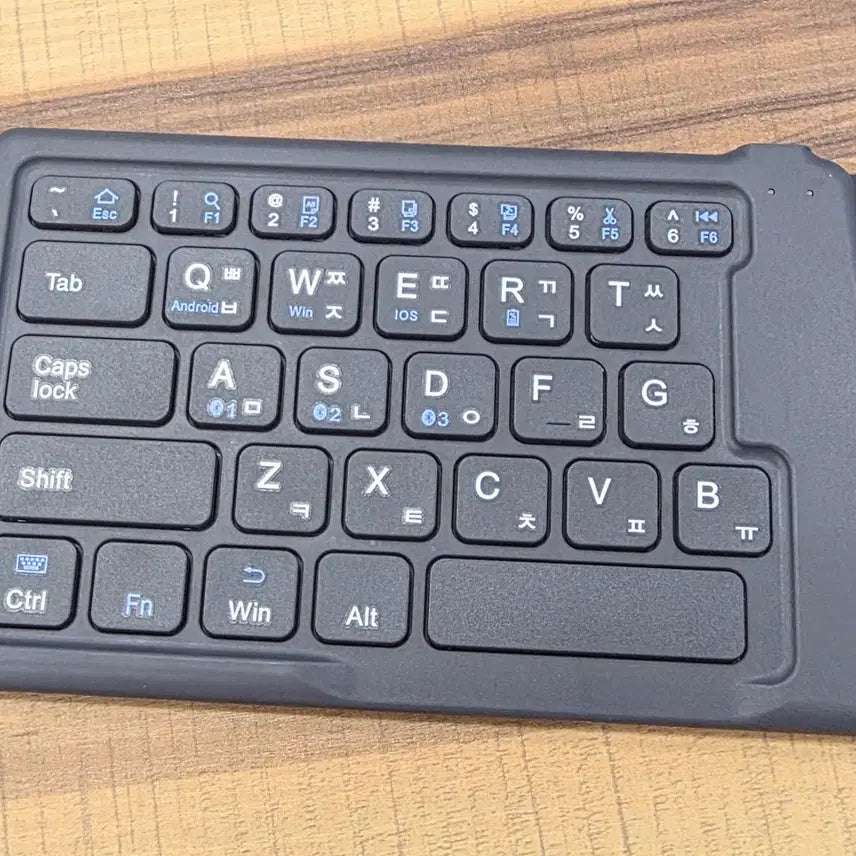 [BUNJANG] Trenit 2-Stage Folding Bluetooth Keyboard / 트렌잇 2단 접이식 블루투스 키보드