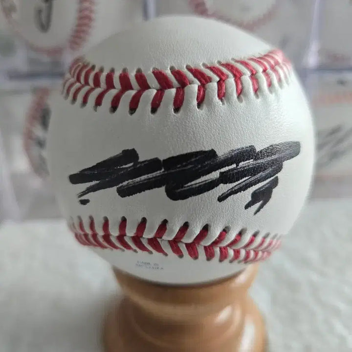 [BUNJANG] Lee Jung-hoo Autographed Official Baseball / 메이저리거   이정후 선수님  공인구  싸인볼