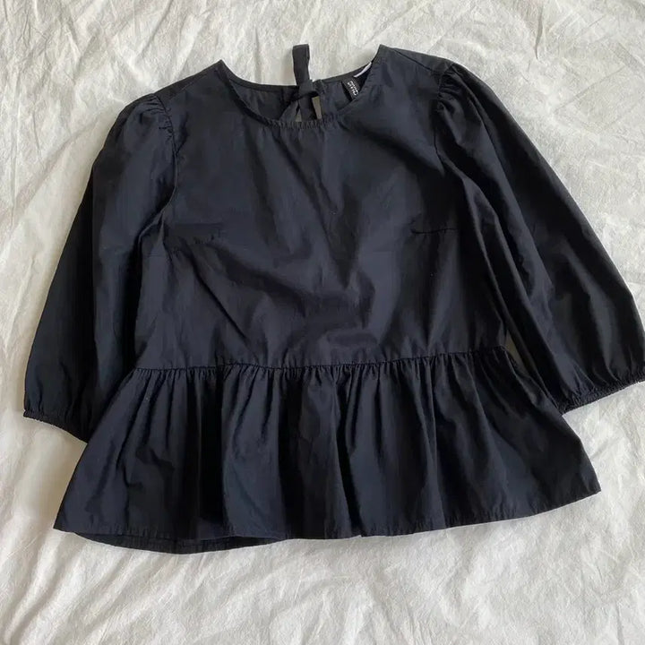 [BUNJANG] H&amp;M Black Puff Sleeve Frill Blouse / h&amp;m 블랙 퍼프소매 프릴 블라우스