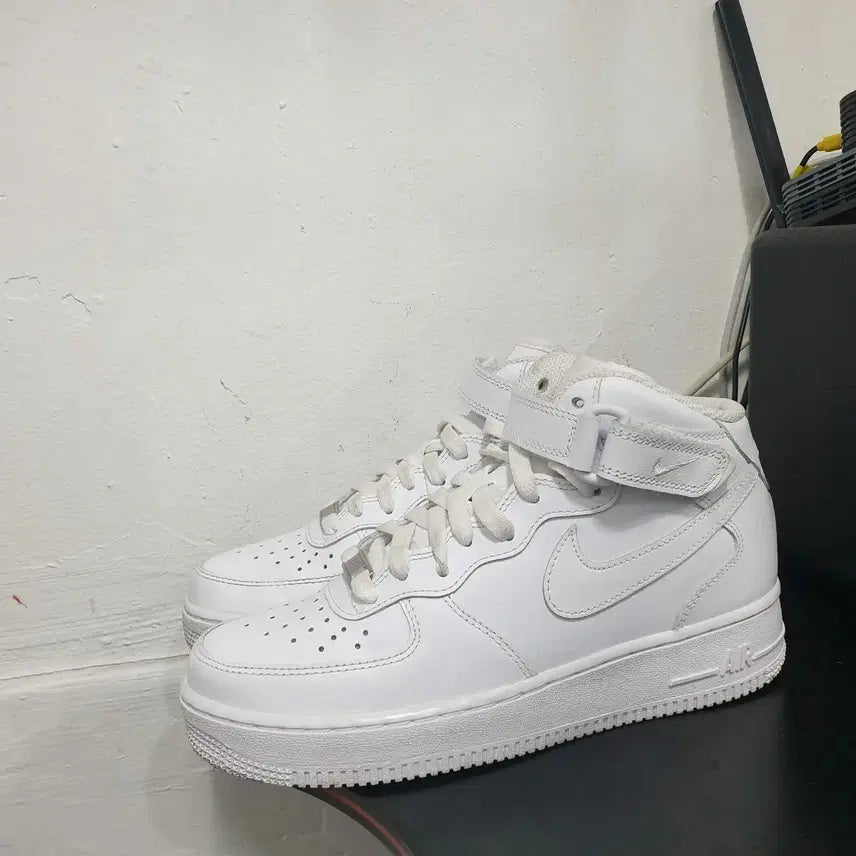 [BUNJANG] Nike Air Force 1 Mid Triple White / 나이키 에어포스 1 미드 트리플 화이트 250