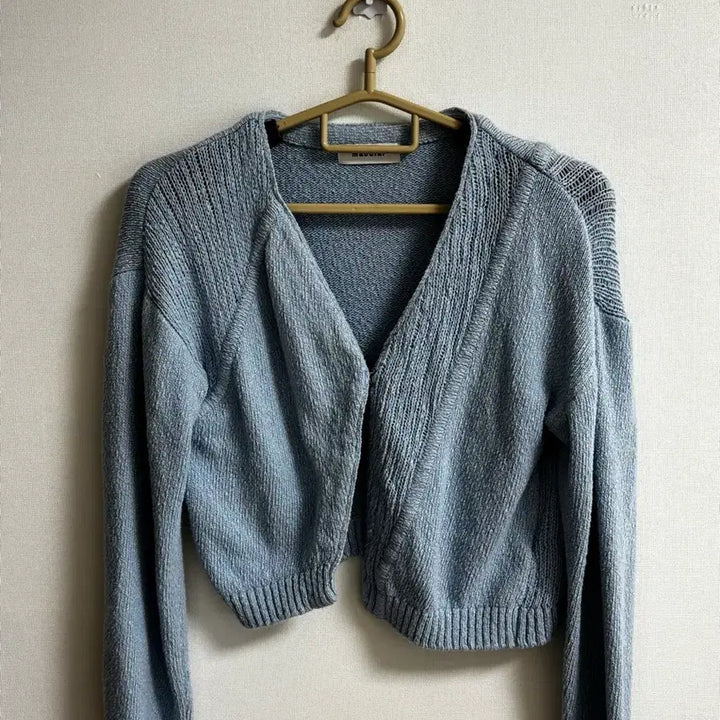 [BUNJANG] MECULER Blue Knit Crop Cardigan / 메큘러 블루 크롭 니트 가디건