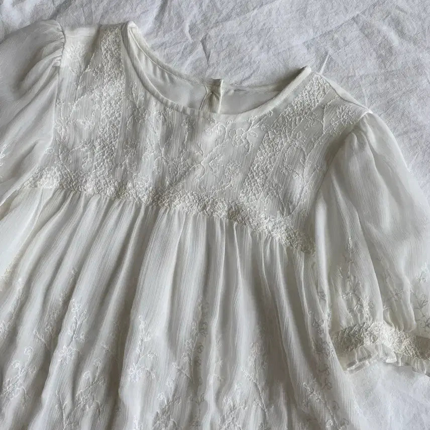 [BUNJANG] Zara Embroidered Blouse Ivory / zara 아이보리 자수 블라우스