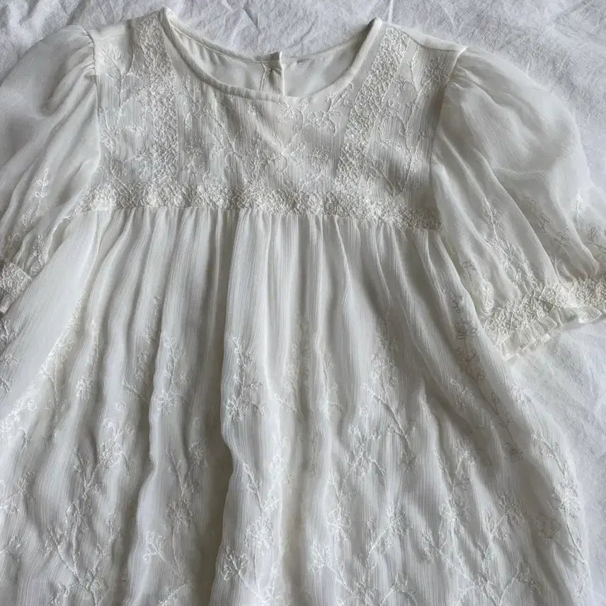 [BUNJANG] Zara Embroidered Blouse Ivory / zara 아이보리 자수 블라우스