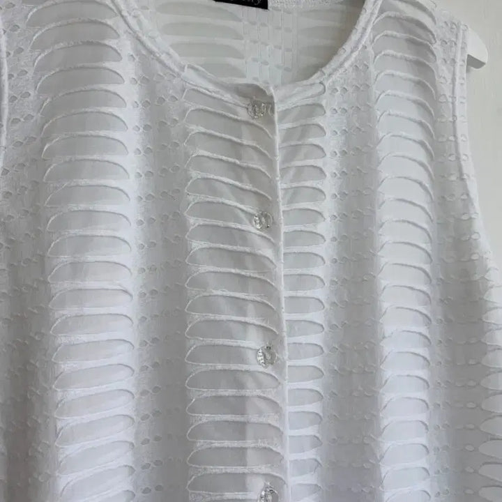 [BUNJANG] White Textured See-Through Vest / 화이트 텍스처 시스루 베스트