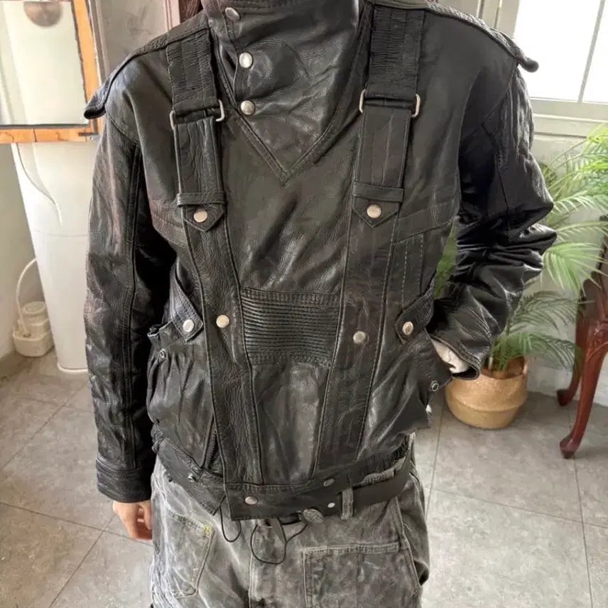 [BUNJANG] High-neck Strap Vintage Leather Jacket / 하이넥 스트랩 빈티지 레더 자켓