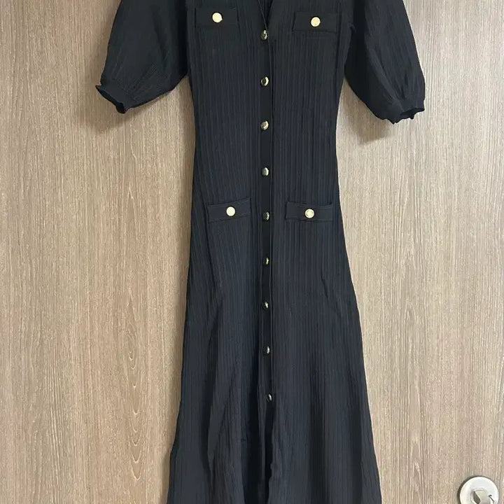 [BUNJANG] Black Gold Button Knit Dress Size 55 / 블랙 골드 버튼 니트 원피스 55새상품