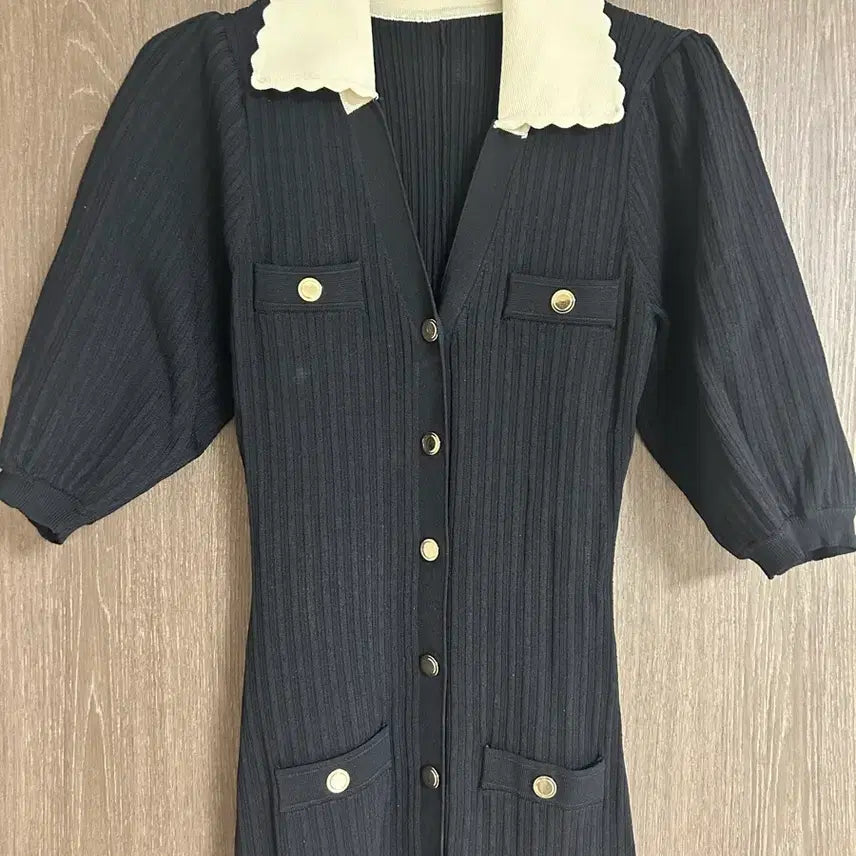 [BUNJANG] Black Gold Button Knit Dress Size 55 / 블랙 골드 버튼 니트 원피스 55새상품