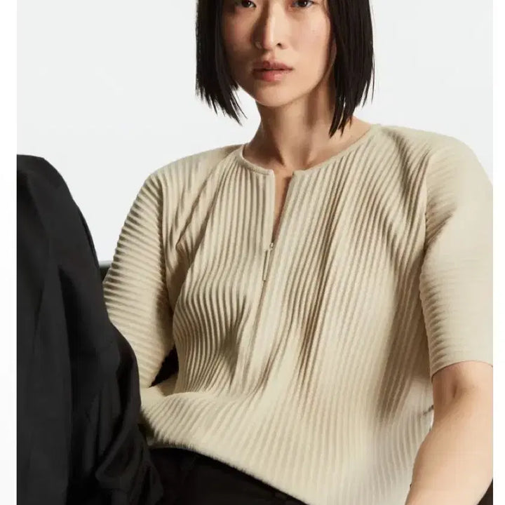 [BUNJANG] COS Pleated Half-Zip T-shirt / COS 코스 플리츠 반집업 티셔츠 S