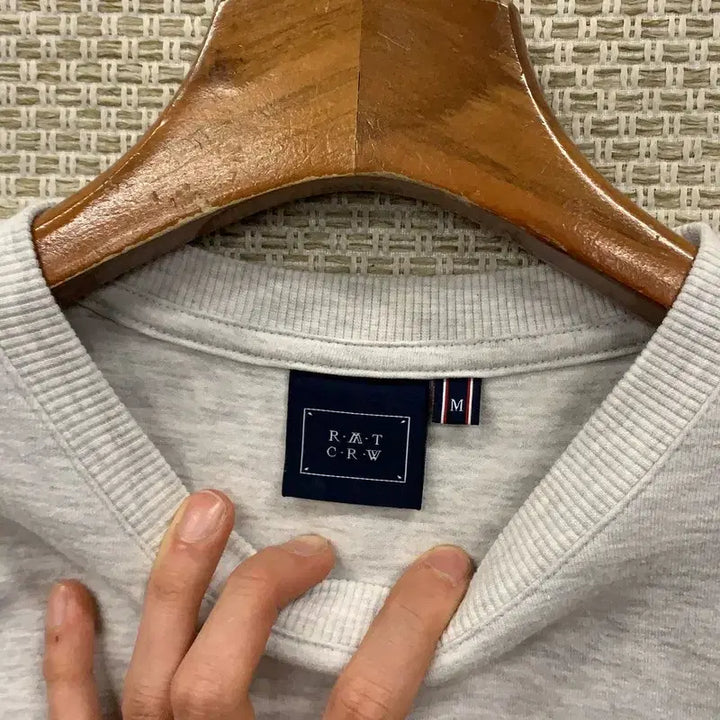 [BUNJANG] Romantic Crown Sweatshirt M D00640 / 로맨틱크라운 스웻셔츠 맨투맨 M D00640