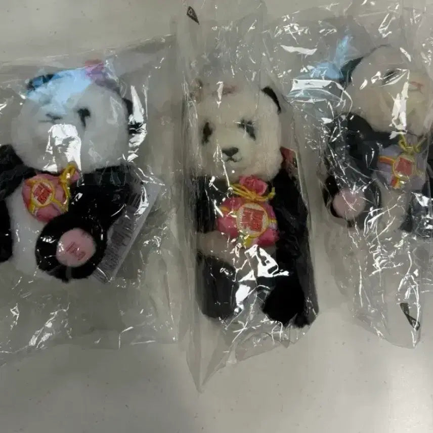 [BUNJANG] Fu Bao, Rui Bao, Hui Bao Panda Keychain Bundle Set / 푸바오 루이바오 후이바오 복키링 일괄판매 택포 가격