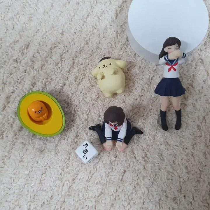 [BUNJANG] Gudetama &amp; Pompurin 2-Piece Schoolgirl Gachapon Set / 구테타마 폼폼푸린 캡슐토이 여고생 2종 일괄 가챠