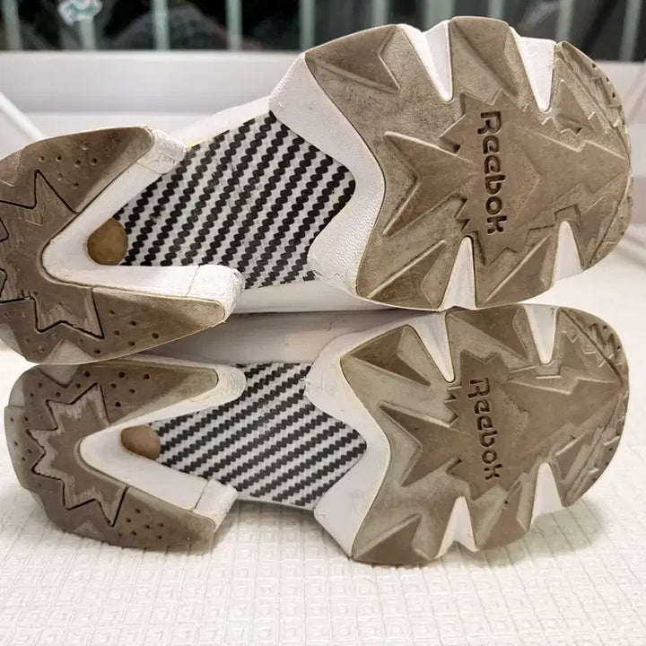 [SOLD OUT] 양퓨리 리복 240