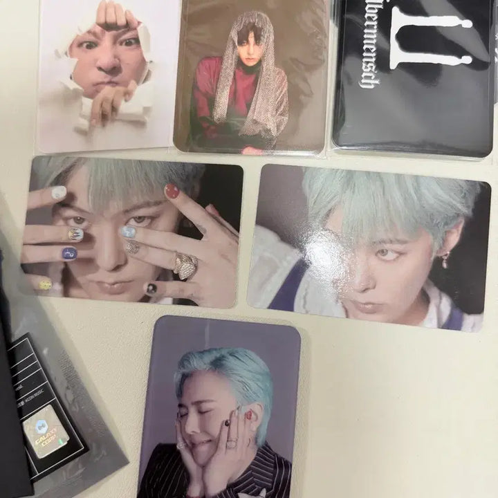 [BUNJANG] G-Dragon WEVEREMANSION Exhibition Photocard 3-Set + Card Cover Sticker 3-Set Bundle / 지디 위버맨쉬 전시회 포카 3종 세트 +카드커버스티커 3종